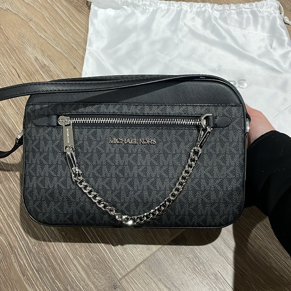 NWT Michael Kors monogram crossbody - Picture 3 of 10
